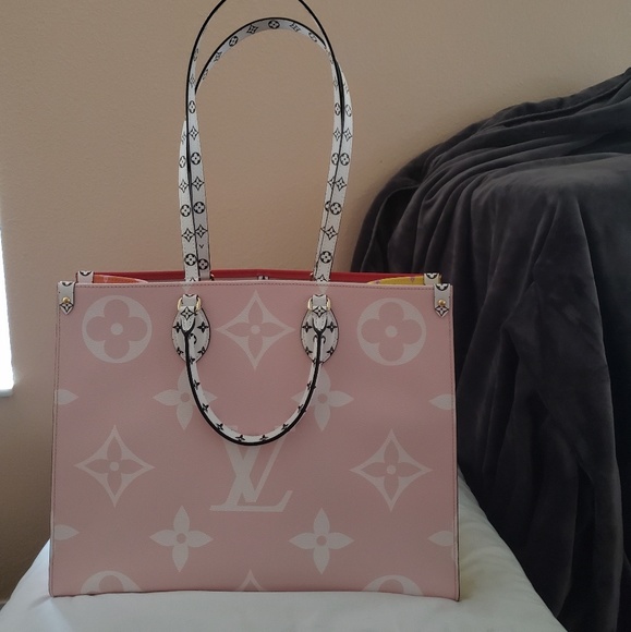 Louis Vuitton OnTheGo Giant Monogram - Picture 2 of 8